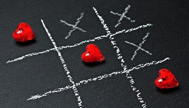 Das Bild zeigt eine Tabelle mit Herzen, diagonal angeordnet